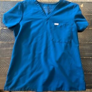 FIGS scrub top